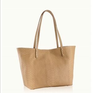 NWT GiGi New York, Sand python pebbled bag 16x10x4